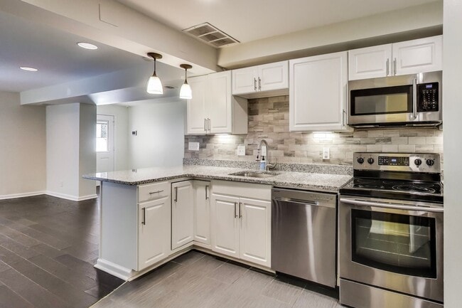Building Photo - Peaceful 2BD/2BA - Two Level Condo in the Heart of Dupont Circle!