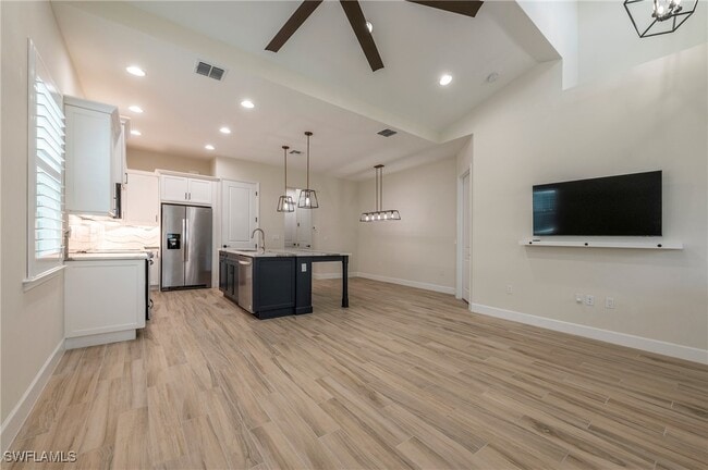 Building Photo - 6988 Saona CT