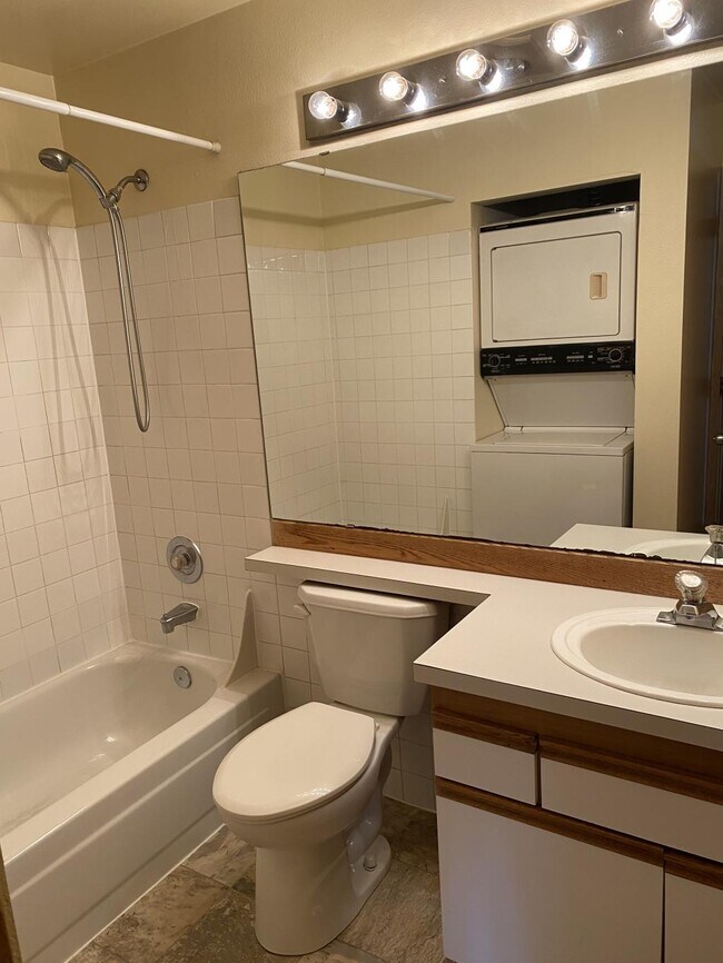 Building Photo - 2820 62 Ave SW - 1 bedroom