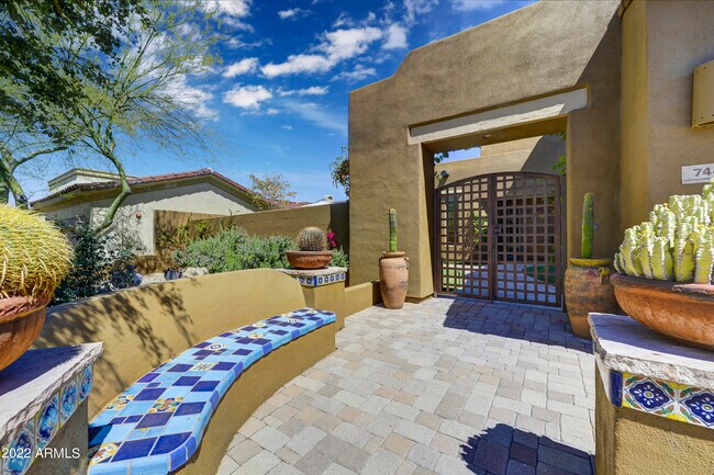 Building Photo - 7440 E Calle Primera Vista