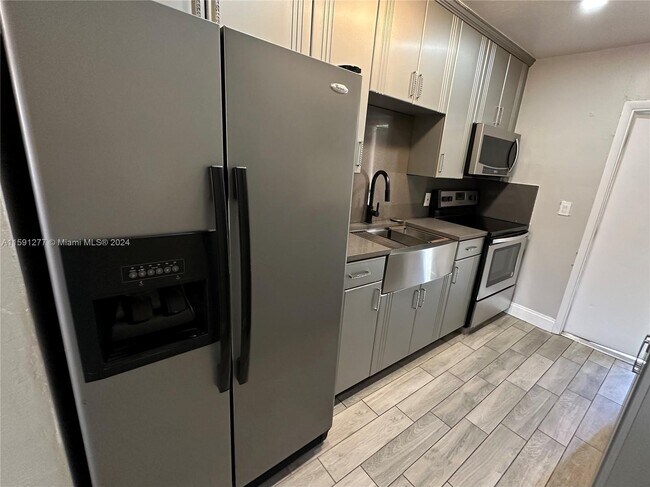 Foto del edificio - 730 Northwest 4th Avenue Apt #4, Fort Laud...
