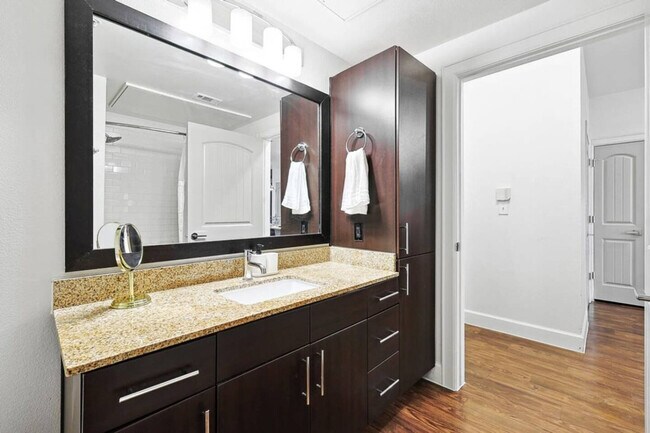 Foto del edificio - 5752 Town and Country Blvd