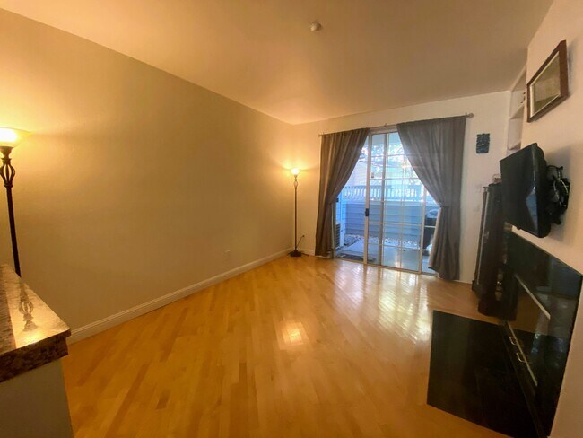 Living room - 605 Arcadia Ter