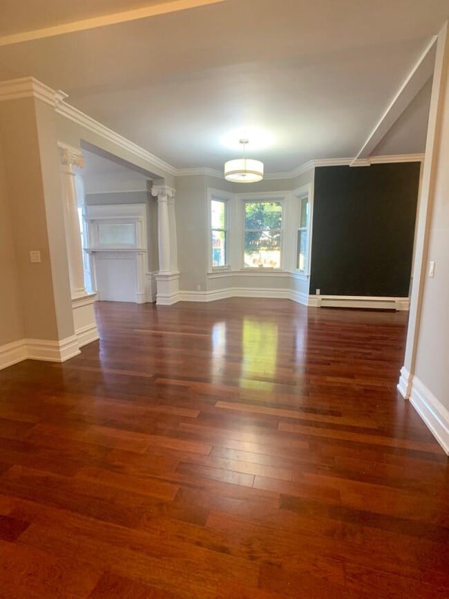 Building Photo - 4 bedroom in San Francisco CA 94110