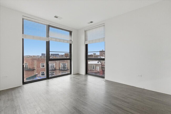 Foto del edificio - 830 N Milwaukee Ave
