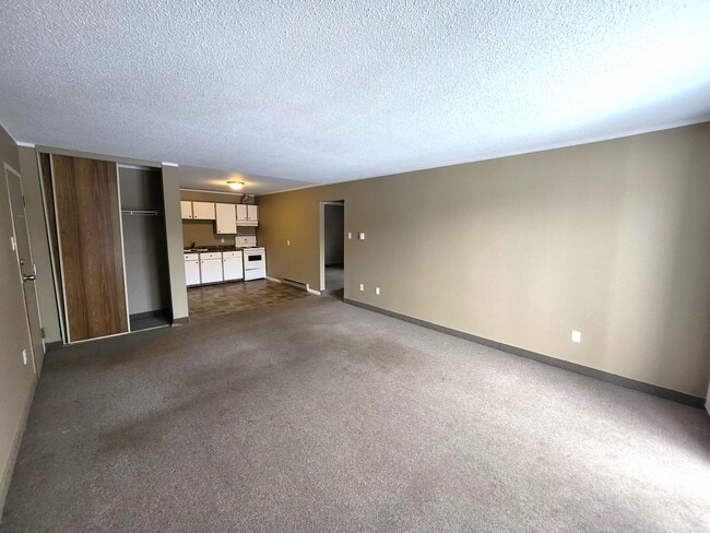 Building Photo - 5 Green Valley Dr