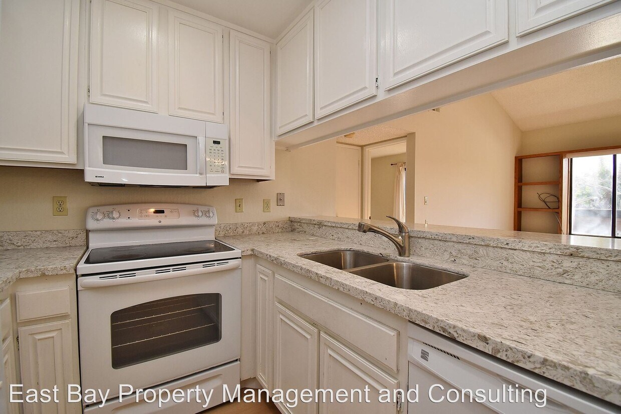 Primary Photo - 3 br, 2 bath House - 214 E. Warren Cmn.