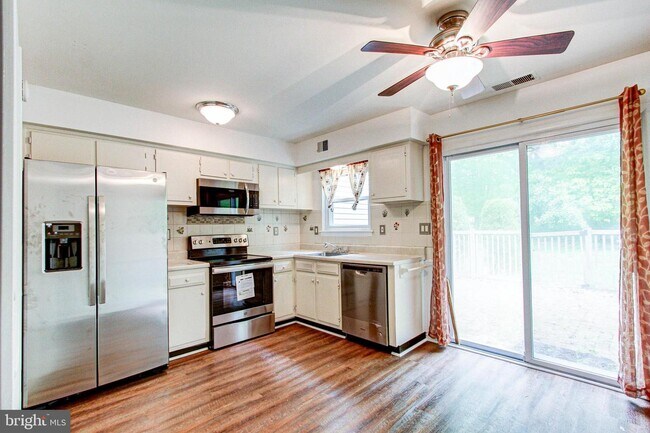Building Photo - 2525 Devonshire Ct