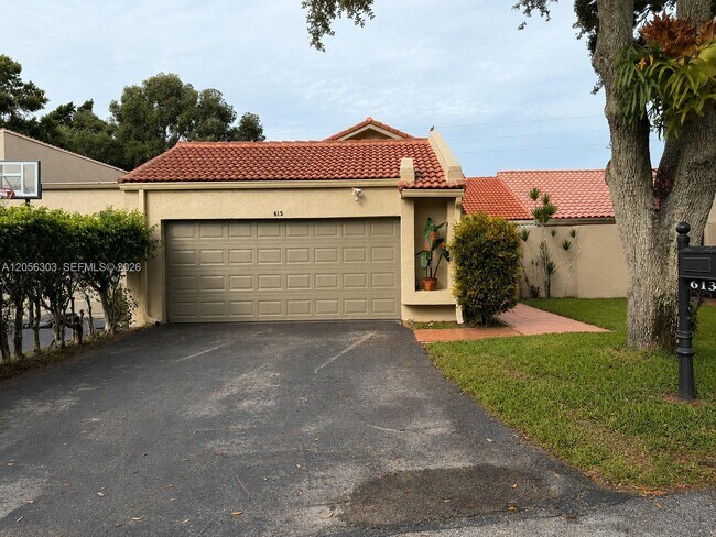 Building Photo - 613 Patio Village Way