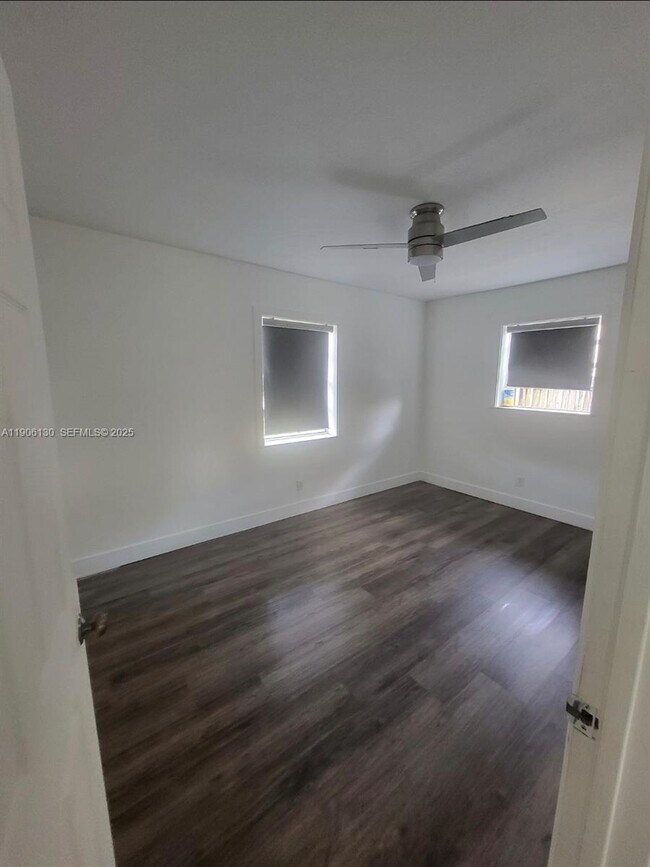 Foto del edificio - 1402 NW 13th Ct