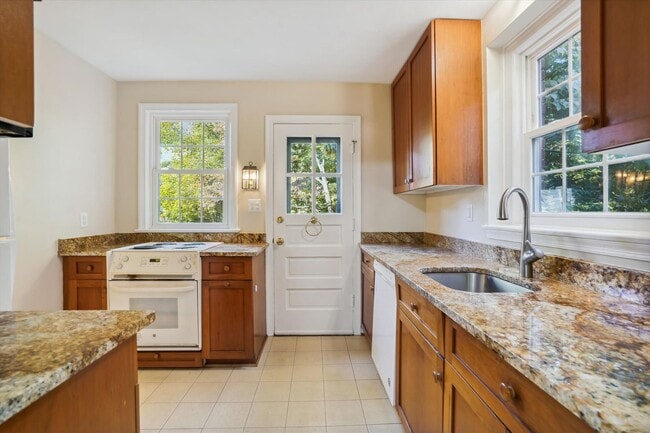 Photo - COMING SOON - Beautiful 3Beed/1.5 BA -SF in Bethesda House