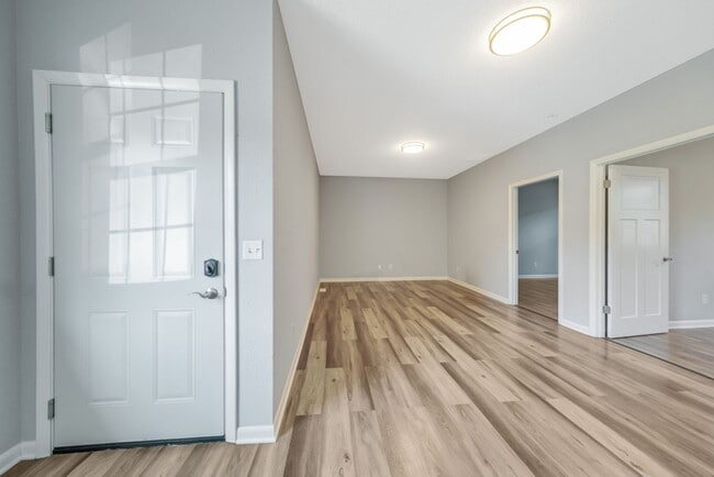 Building Photo - 3 BED, 1.5 BATH DUPLEX IN TUSCOLA