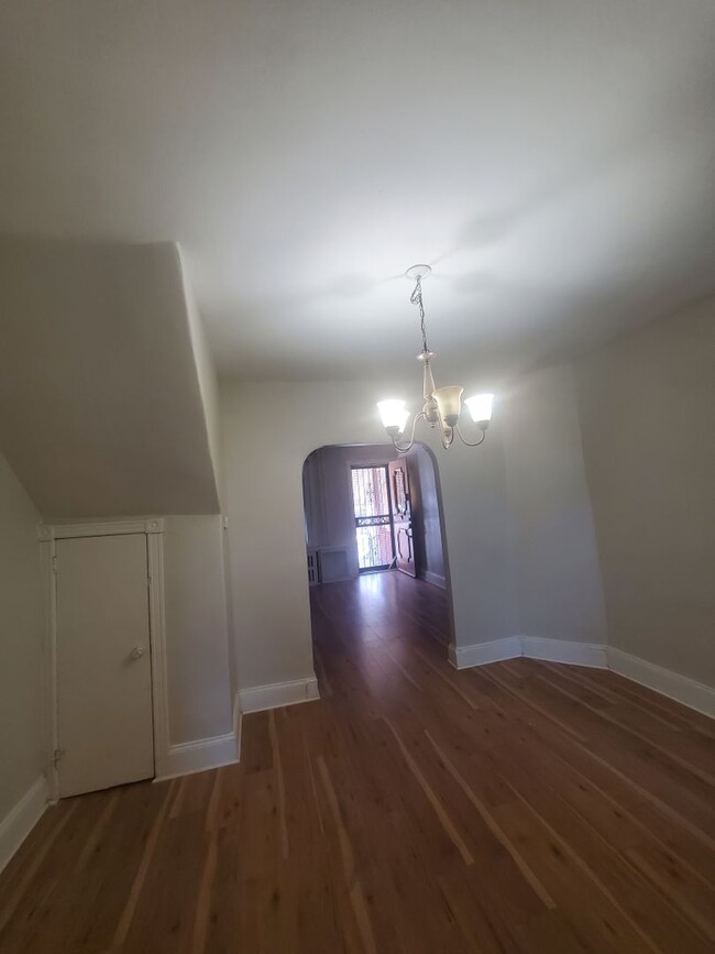 Building Photo - Beautiful, Spacious, Renovated Germantown ...