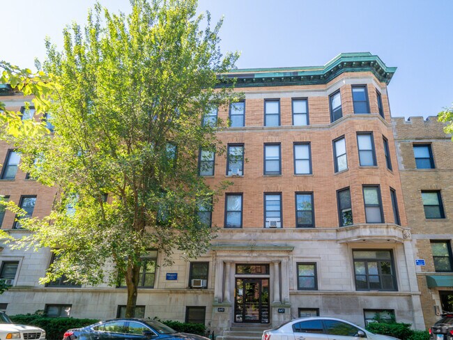 Building Photo - 639 W Oakdale Ave