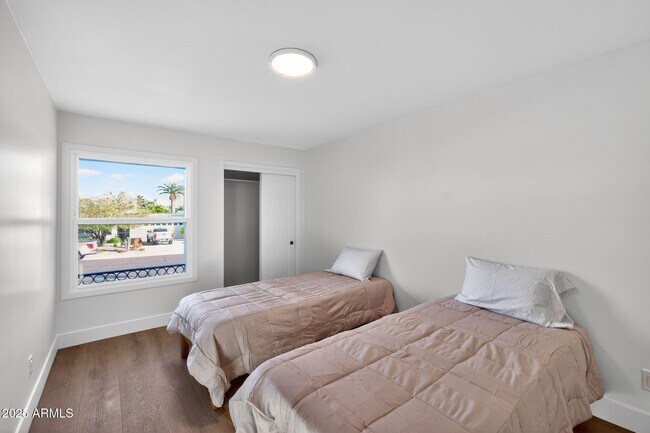 Foto del edificio - 6259 E Avalon Dr