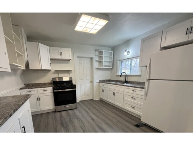 Foto del edificio - Recently updated Westside home!