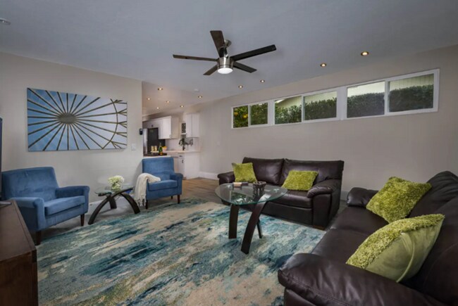Foto del edificio - Beautiful Bungalow Home with Heated Pool on Golf Course