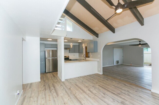 Building Photo - Kealohi Hale 2/loft/1/ 2 parking Townhouse