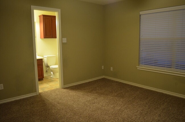 Foto del edificio - Available August 2026! 4 Bed/4 Bath Less t...