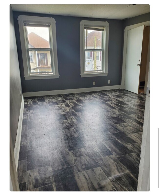 Building Photo - 285 Earle St