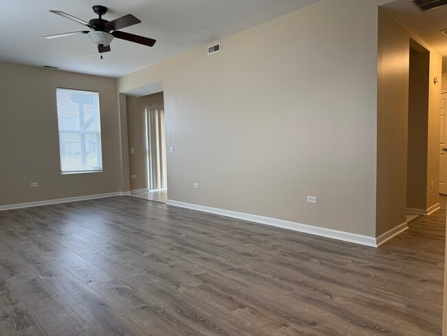 Foto del edificio - 3345 Bromley Ln