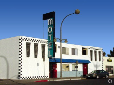 Fotografía del edificio - 813 E Ogden Ave