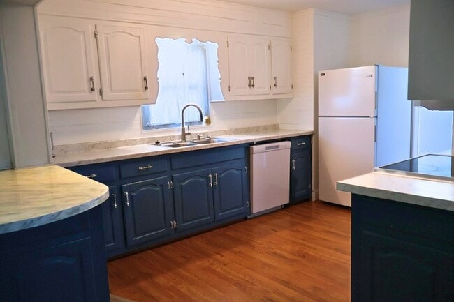 Building Photo - 1600 Doran Dr