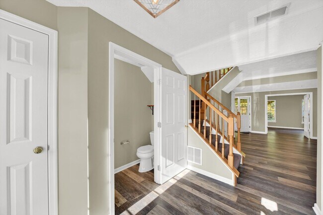Building Photo - 1079 Jeanett Way