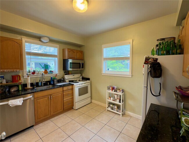 Foto del edificio - 16 Malaga Ave