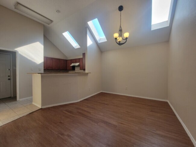 Foto del edificio - 932 Winchester Ln