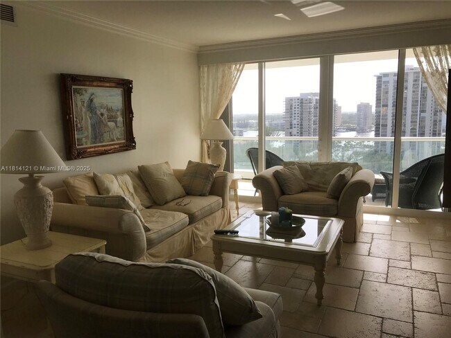 Foto del edificio - 7000 Island Blvd