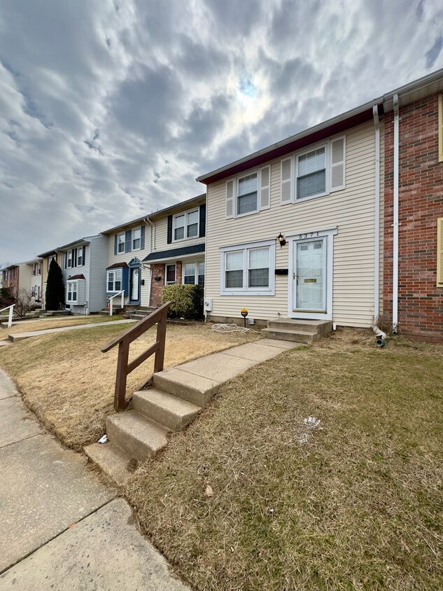 Primary Photo - Well-Maintained 3bedroom Rosedale Townhome...