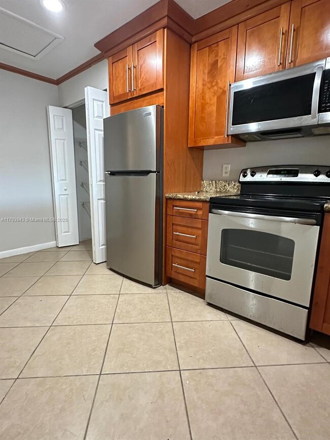 Foto del edificio - 851 NE 207th Terrace