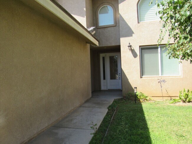 Foto del edificio - Luxurious West Palmdale Home