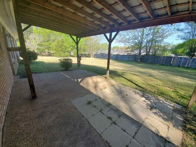 Building Photo - 208 Foxwood Cove