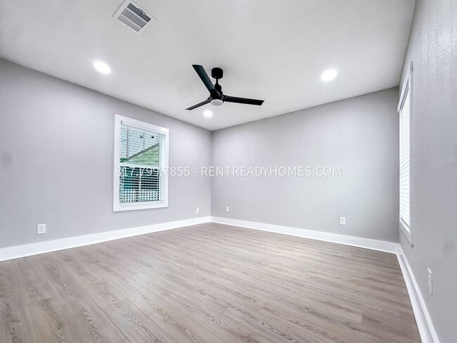 Building Photo - 7343 La Paseo St