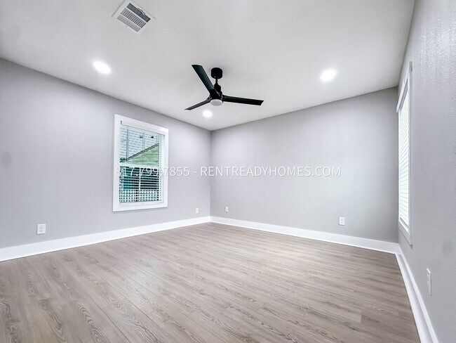 Foto del edificio - 7343 La Paseo St