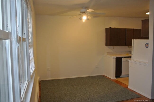 Building Photo - 324 Strawberry Hill Ave