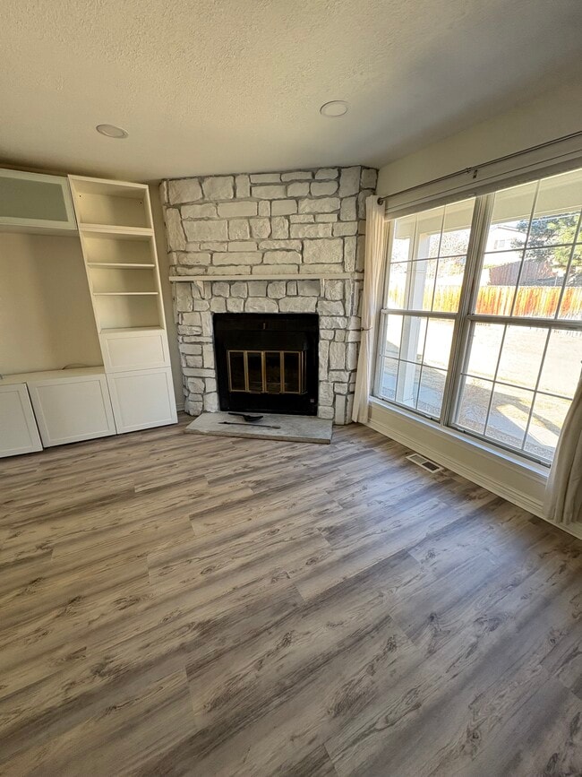 Building Photo - 19617 Rosewood Ct