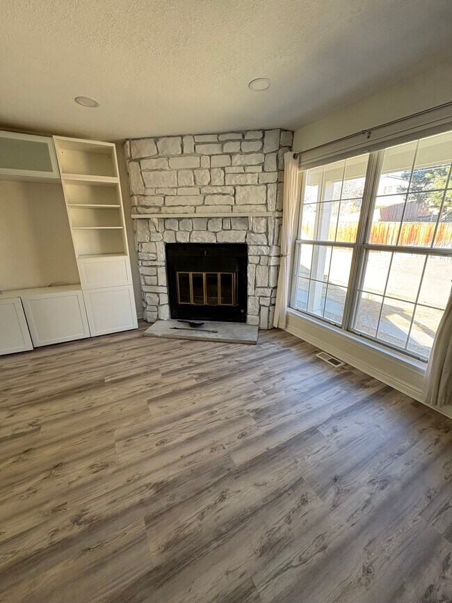 Foto del edificio - 19617 Rosewood Ct