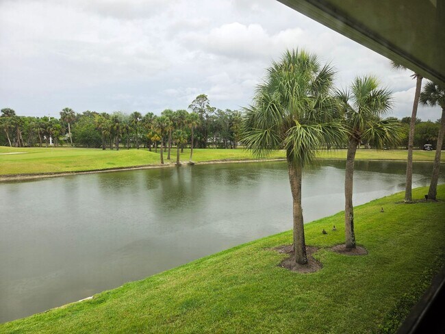 Foto del edificio - Over 55 Community~Waterview~Washer& Dryer~...