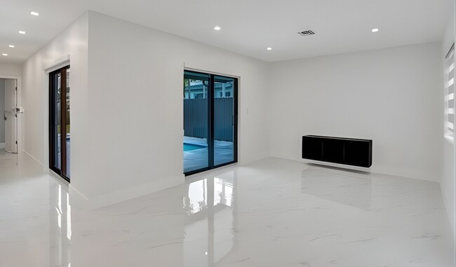 Foto del edificio - 7881 Hope St