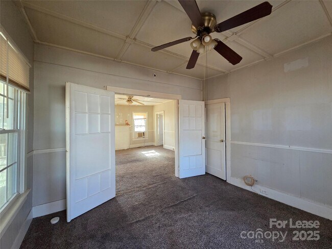 Foto del edificio - 405 S Yates St