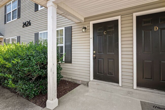 Foto del edificio - 2426 Willowbrook Dr