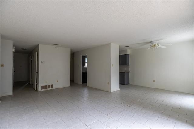 Foto del edificio - 4925 Greenslope Dr