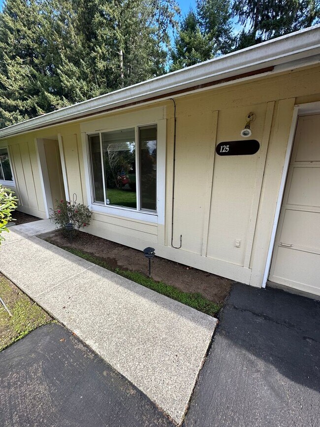 Foto del edificio - 55 and older community 2 Bedroom with offi...