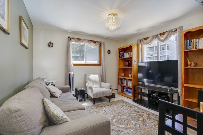 Photo - 10 Greenbrook Rd House