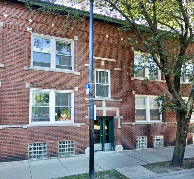 Building Photo - 4210 N Clark St