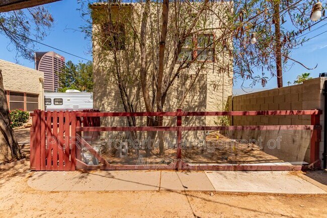 Photo - 131-137 W Almeria Rd House