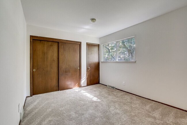 Foto del edificio - 40 N Lakewood Gardens Ln